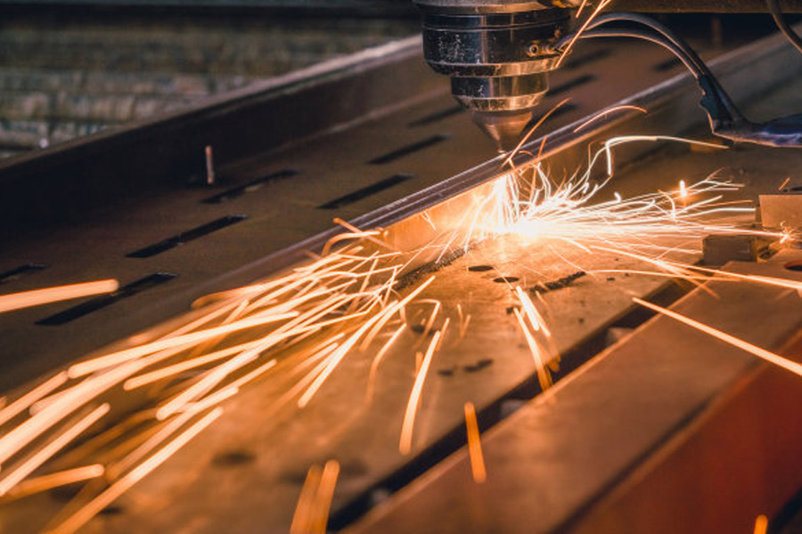 What factors determine the operating experience of laser cutting equipment