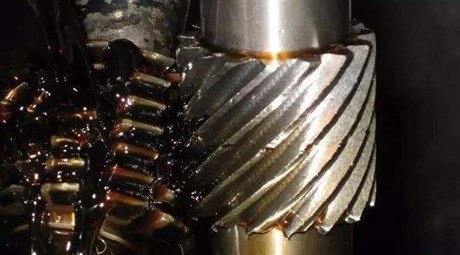 Method for improving machining precision of shaft gear hobbing
