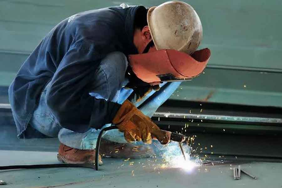 The Features And Operation Of Flat Welding And Vertical Welding